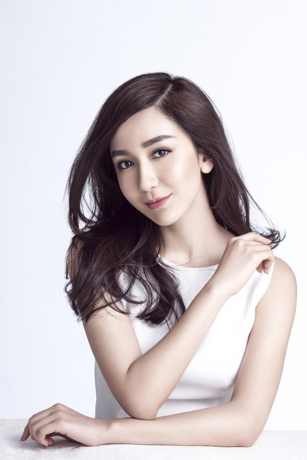 娄艺潇：清新时尚明星